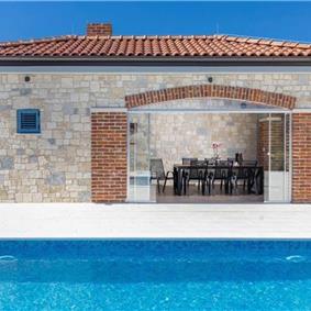 3 bedroom villa with pool, near Zadar, sleeps 8